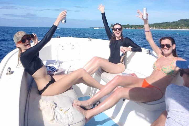 Private Clear-Water Snorkeling Adventure in Roatán (West Bay & West End) photo 3