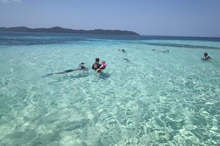 Private Clear-Water Snorkeling Adventure in Roatán (West Bay & West End) photo 6