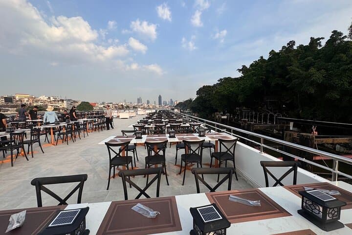 Bangkok Luxury White Dinner Cruise on the Chao Phraya: Free-Flow Wine, Live Music & Night Views photo 5