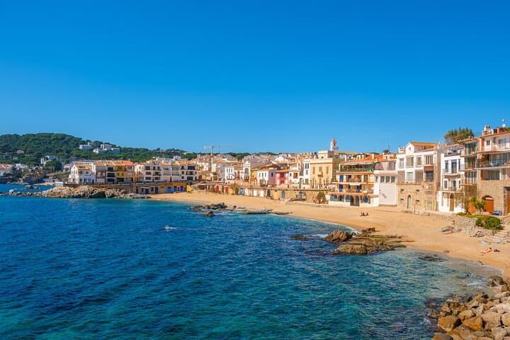 Custom Costa Brava Private Tours from Barcelona or Girona — Medieval Villages & Coastal Walks