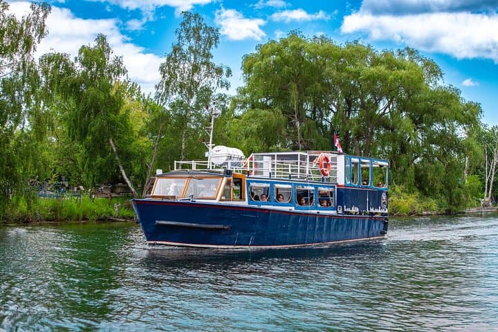Toronto Harbour Cruise: 1-Hour Scenic Tour with Live Narration photo 3