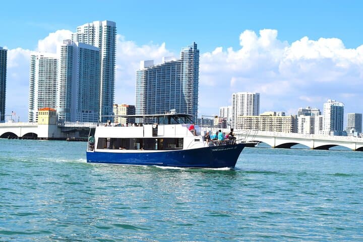 Private 2-Hour Miami Yacht Rental: Biscayne Bay Skyline Cruise photo 4