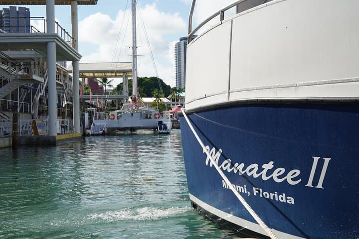 Private 2-Hour Miami Yacht Rental: Biscayne Bay Skyline Cruise photo 2