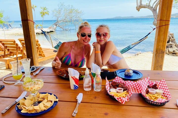 Roatan Wildlife and Private Cay Day: Sloths, Monkeys & White‑Sand Beaches photo 3