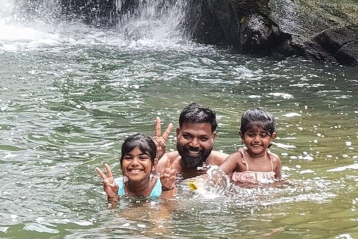 Ella Day Tour: 9 Arches Bridge, Little Adam's Peak & Ravana Falls (Private Guided) photo 3