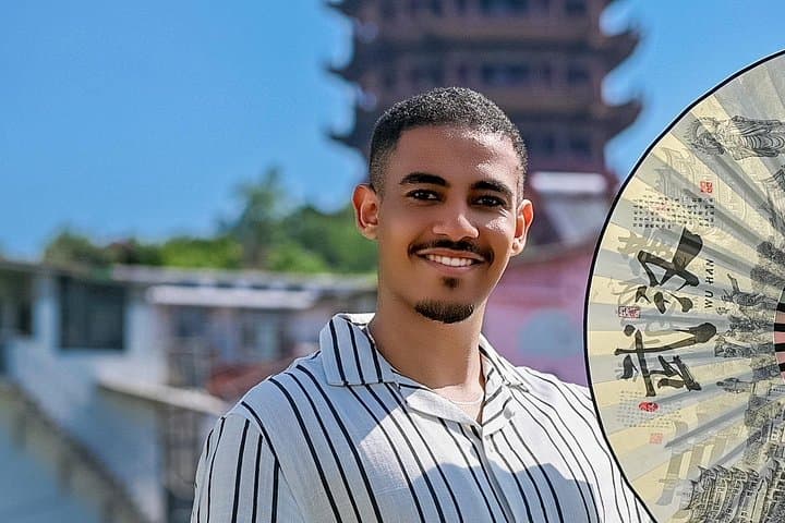 Sense-sational Wuhan: Yellow Crane Tower, Yangtze Bridge & Driverless Taxi City Tour