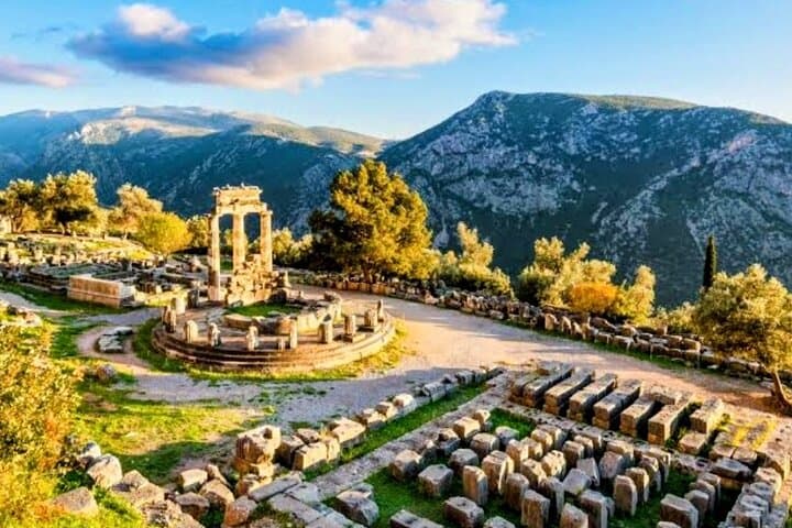 Thermopylae to Delphi: One-Day Private Tour Across Greece’s Sacred Ridge