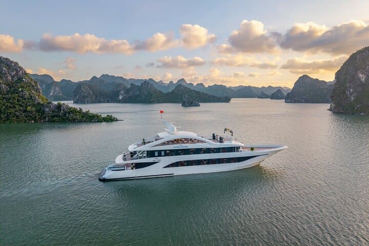 Leona Cruise: 5-Star Day Ship Through Ha Long Bay's Limestone Karsts photo 2