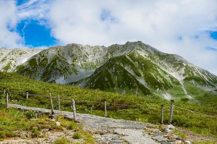 Tateyama Day Trip from Kanazawa: Shomyo Falls, Midagahara & Murodo Hikes photo 3
