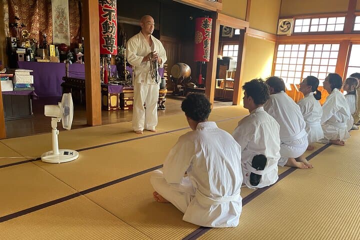 Takigyo Waterfall Meditation near Odawara: Traditional Japanese Waterfall Training Experience photo 4