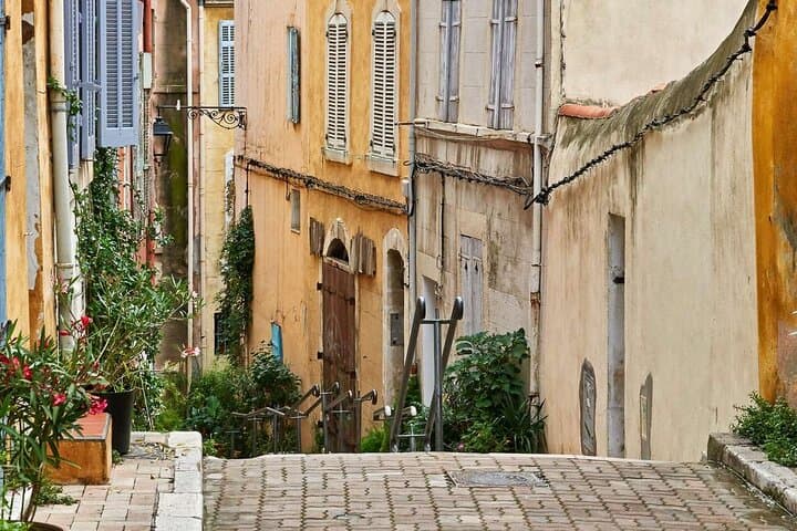 Saint-Tropez to Marseille: 10-Hour Private Scenic Highlights Tour