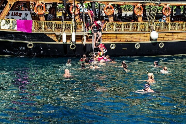 Alanya Pirate Boat Cruise: Unlimited Drinks, Lunch & Mediterranean Cove Stops photo 6