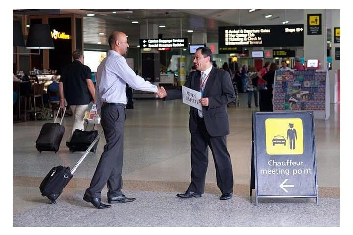 Dubai Private Airport Transfer with Meet-and-Greet — Desert Rose Tourism photo 1