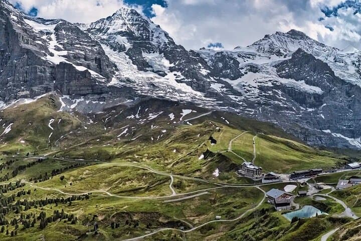 Lauterbrunnen Valley Private Guided Tour — Trümmelbach, Mürren & Alpine Lunch photo 3
