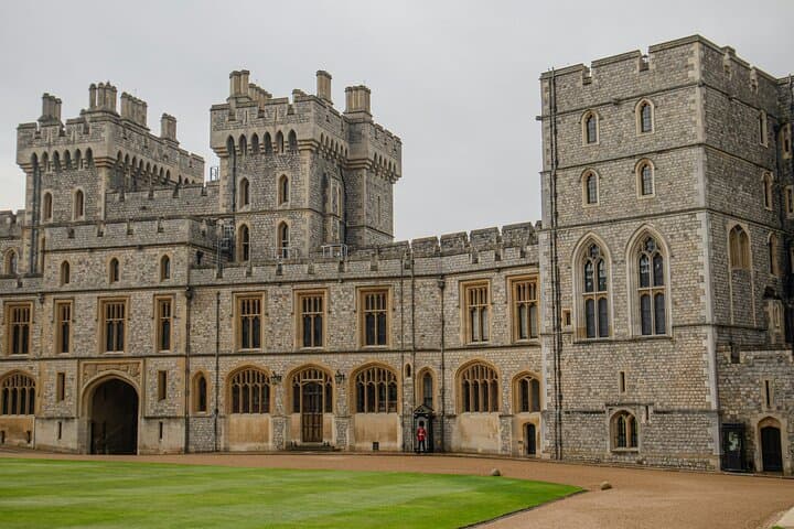 Windsor Castle & Southampton Cruise Transfer from London — Day Visit to Windsor and Onward Port Drop-off photo 4