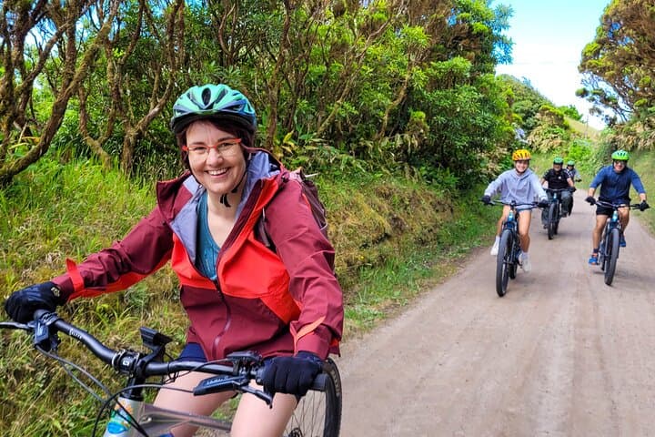 Sete Cidades E‑Bike Rim-to-Lakes Adventure: All‑Mountain Ride on São Miguel photo 4