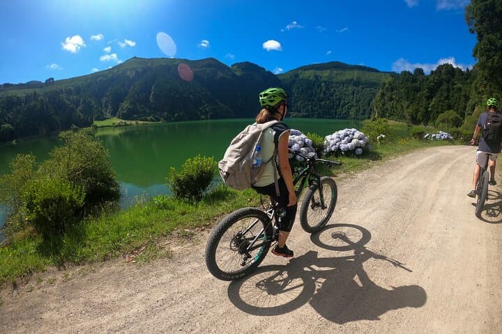Sete Cidades E‑Bike Rim-to-Lakes Adventure: All‑Mountain Ride on São Miguel photo 3
