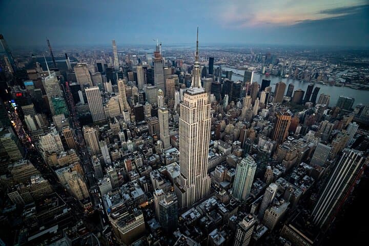 Discover NYC's Skyline: Romantic Helicopter Scenic Charter photo 2