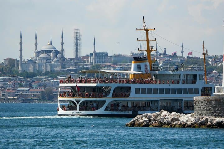 Istanbul Day: From Spice Bazaar to Kadikoy — Ferry Ride & Street Food photo 1