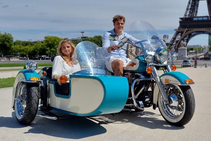 Paris Vintage Sidecar Tour with Champagne — 1-Hour Private Ride by the Eiffel Tower photo 1