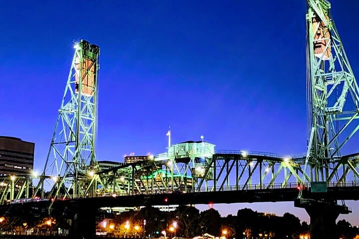 Sunset Willamette River Cruise: 2-Hour Private Portland Boat Tour photo 3