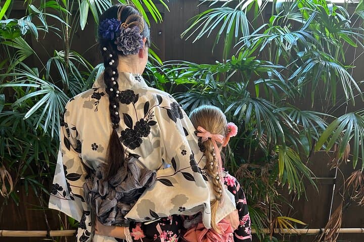 Asakusa Kimono Photo Walk — Senso-ji, Tea Ceremony & Calligraphy Experience in Tokyo photo 3