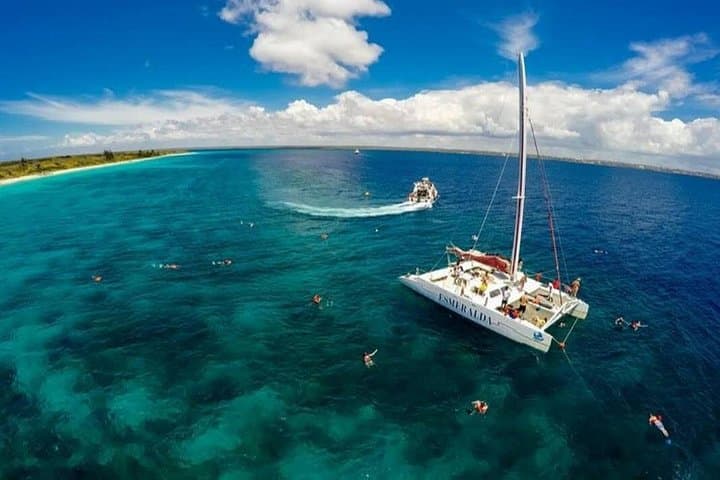 Punta Cana Bavaro Party Boat: Snorkel Reefs, Natural Pool & Open-Bar Cruise photo 2