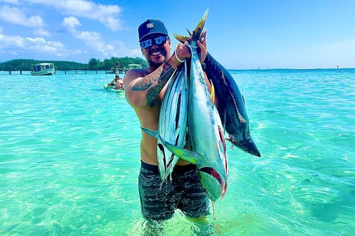 Moorea Private Sea Adventure: Fish with a Local Fisherman photo 2