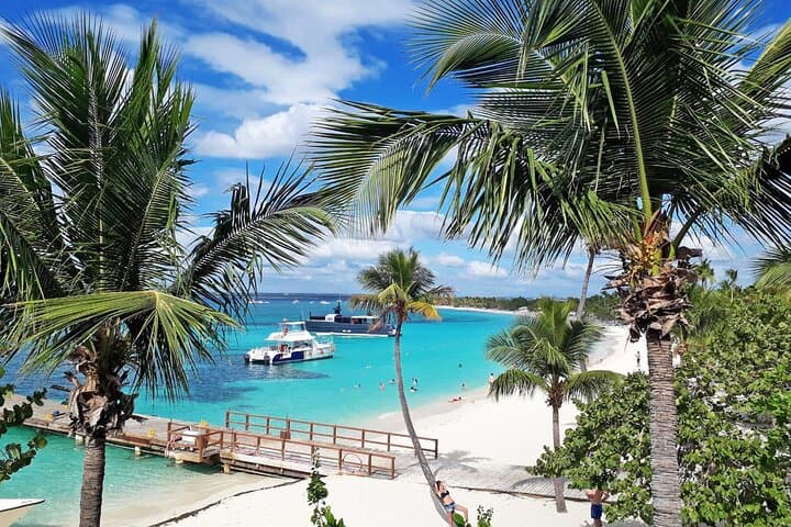 Catalina Island Day Trip: Snorkel, Beach & Buffet from Punta Cana