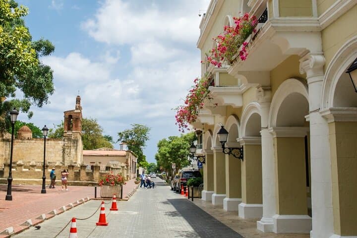 Discover Santo Domingo: Colonial Zone, Biggest Cenote & Local Flavors