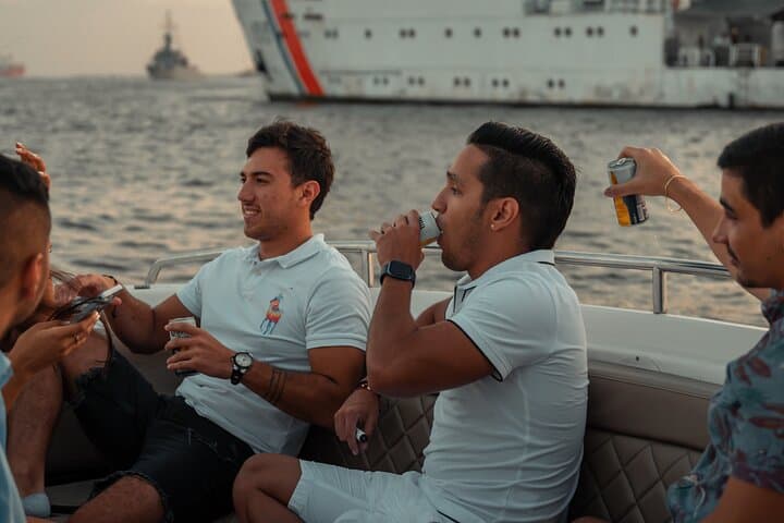 Private Sunset Bay Boat Tour in Cartagena — Romantic Evening Cruise photo 4