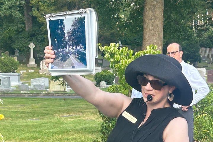 Ivy Hill Cemetery Tour: Victorian Elegance & Notable Lives in Alexandria