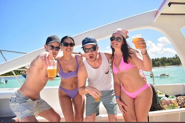 Isla Saona Day Trip: Speedboat to the Natural Pool and Beach Time