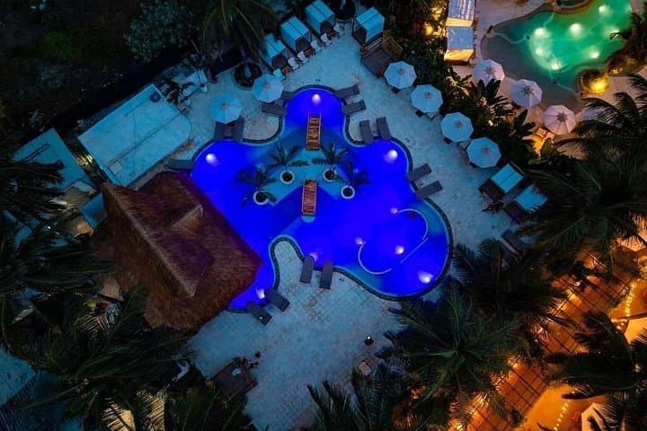 Private Beach Club in Front of Cartagena — Island Views, Mojitos and Beach Beds photo 4