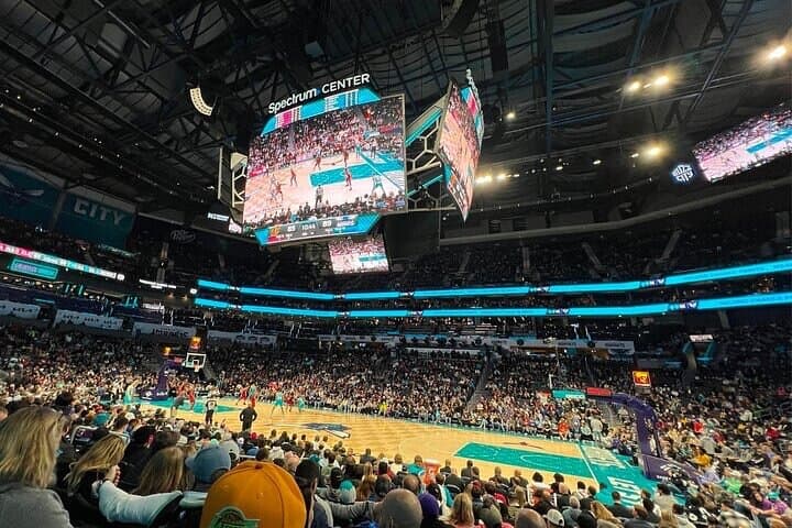 Live Charlotte Hornets Game at Spectrum Center: What to Expect, Tips & Local Must-Dos photo 1