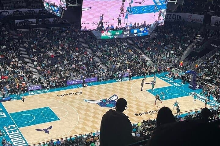 Live Charlotte Hornets Game at Spectrum Center: What to Expect, Tips & Local Must-Dos photo 3