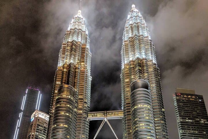 Kuala Lumpur Twin Peaks Private Tour: Batu Caves, KL Tower & Petronas Views