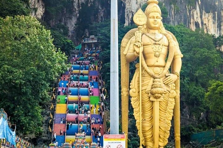 Kuala Lumpur Twin Peaks Private Tour: Batu Caves, KL Tower & Petronas Views photo 4