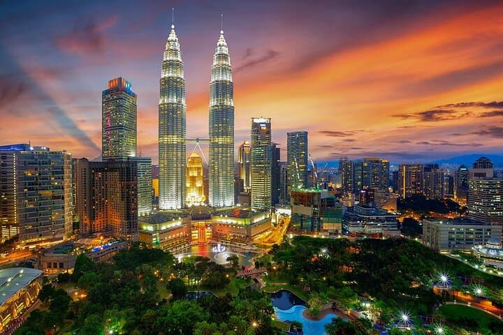 Kuala Lumpur Twin Peaks Private Tour: Batu Caves, KL Tower & Petronas Views photo 3
