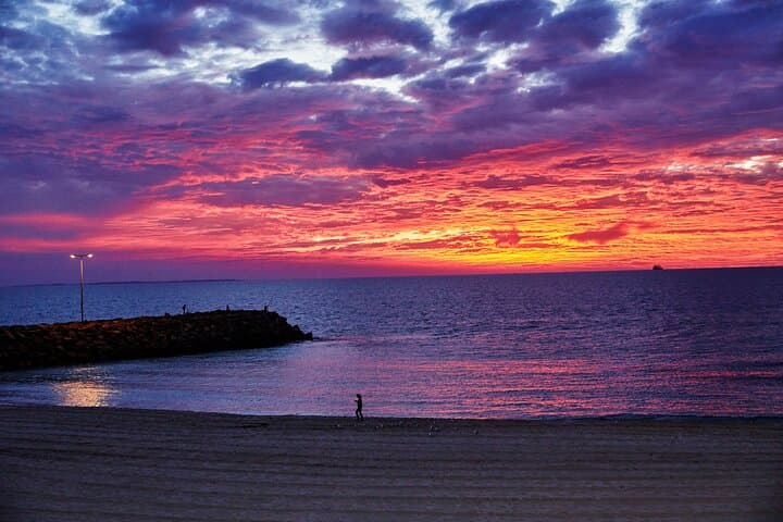 Perth Beaches Sunset Minibus Tour — Cottesloe, Scarborough & City Lights