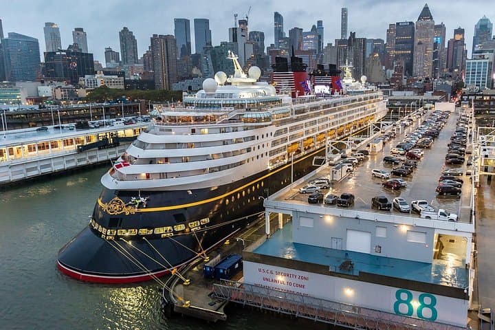 Private XL Mini Van: Manhattan Cruise Terminal to LGA Airport Transfer photo 2