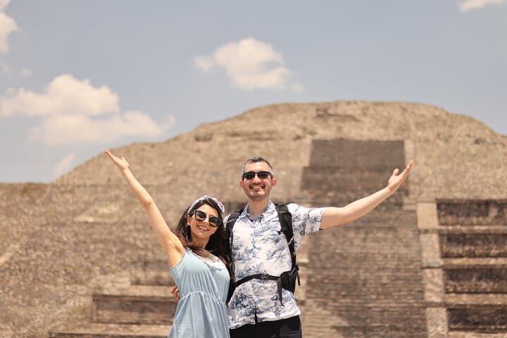 Sunrise Hot Air Balloon Over Teotihuacan with Cave Breakfast & Archaeological Visit photo 3