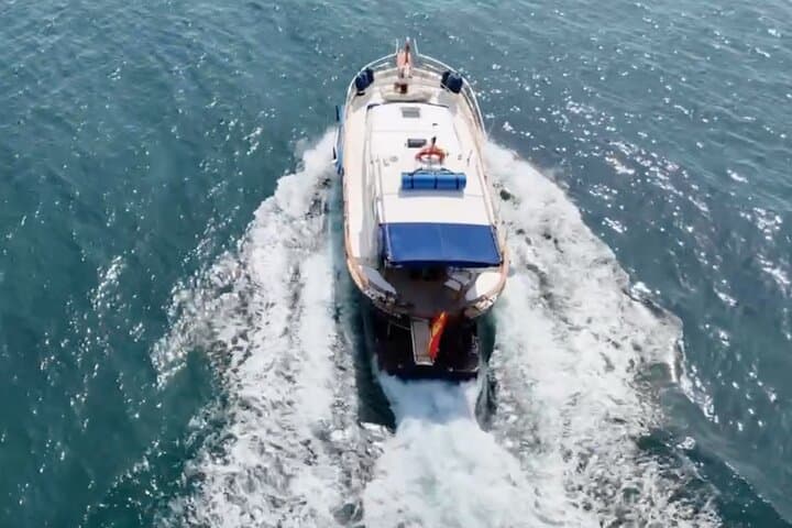 Sail Valencia Bay: 2-Hour Menorcan Yacht Cruise from Real Club Náutico