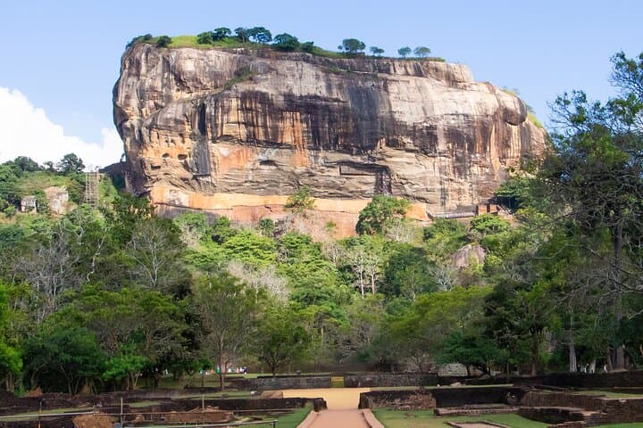 Kandy to Sigiriya & Dambulla: Private Day Tour with Elephant Safari