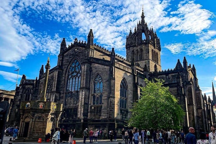 Private Edinburgh Half-Day Black Cab Tour: Royal Mile, Calton Hill & Arthur's Seat photo 3