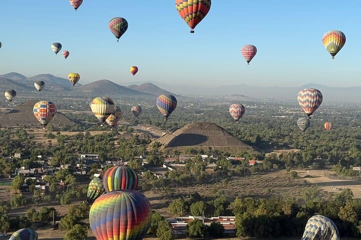 Hot Air Balloon Over Teotihuacan: Sunrise Flight & Guided Pyramid Tour photo 3