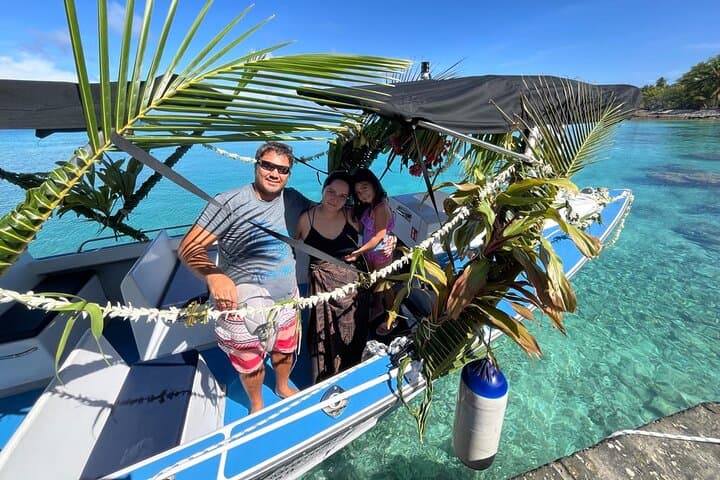 Rangiroa Snorkeling & Dolphin Cruise in Tiputa Pass photo 4