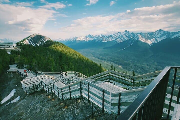 Banff Full-Day Lakes Tour: Lake Louise, Emerald Lake, Lake Minnewanka & Banff Gondola photo 6