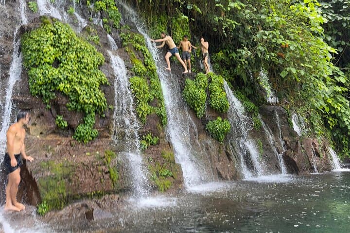 Juayúa Waterfalls Trek and Nahuizalco Experience — Ruta de las Flores Hike photo 3