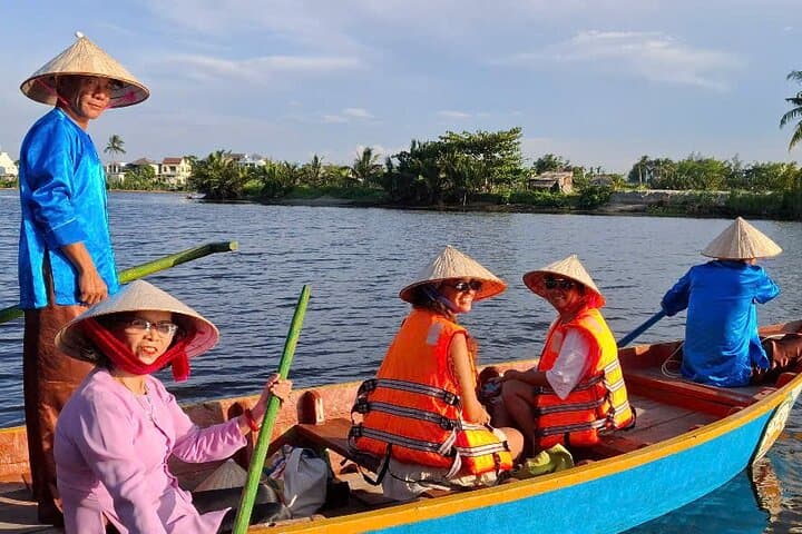 Da Nang to Hoi An: Boat Ride, Tra Que Cycling & Authentic Cooking Class photo 5